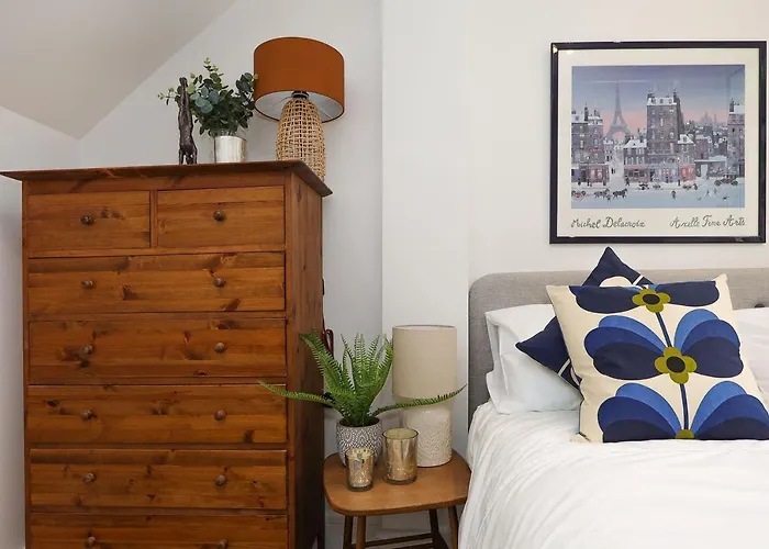 The London Secret, 1 Bed Flat With Patio - Zone 2
