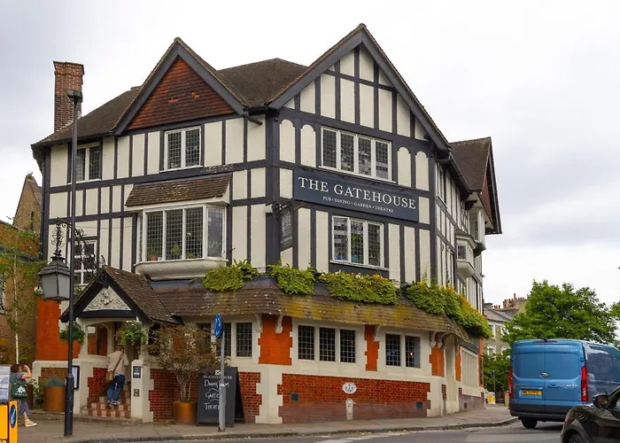 The London Secret, 1 Bed Flat With Patio - Zone 2