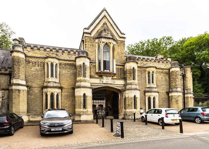 The London Secret, 1 Bed Flat With Patio - Zone 2
